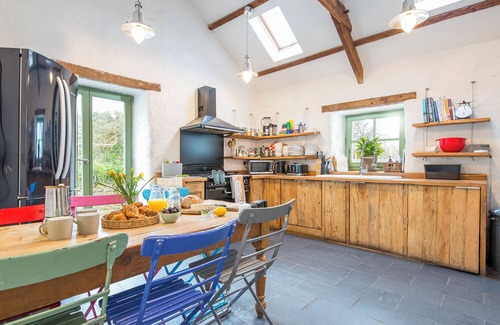 Angle Casa | Bangeston Farmhouse, Holiday Home Angle, Sleeps 11, 4 bedrooms, bathrooms