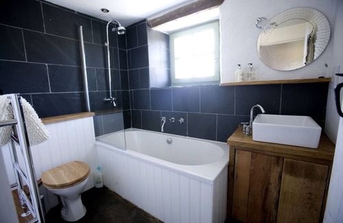 Angle Otro | ¡NUEVO! Bangeston Farmhouse - bañera de hidromasaje, cerca de playas de surf, camino costero, se admiten perros