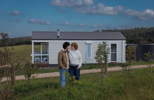 Seaton Cabina | Banjos Cabin Gippsland | Valley Views · Luxury Eco Escape | Pond Valley Views Fi