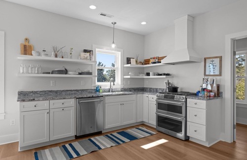 Cedar Island Casa | Banks' Haven-Sound Front/Pet Friendly Home
