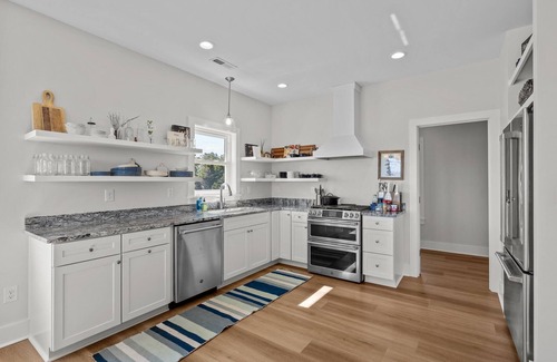 Cedar Island Casa | Banks' Haven-Sound Front/Pet Friendly Home