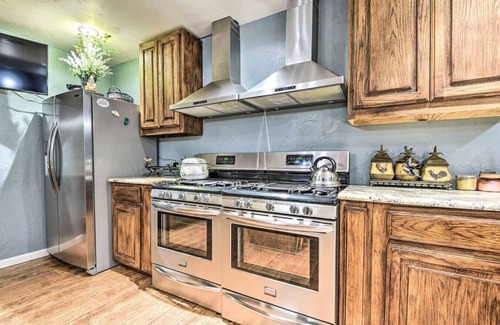 Forestburg Apartamento | Banquet Hall & Pool: Expansive Forestburg Ranch!