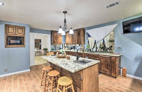 Forestburg Apartamento | Banquet Hall & Pool: Expansive Forestburg Ranch!