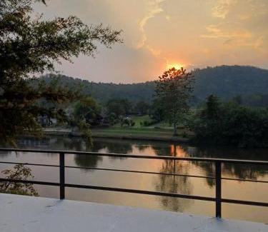 Kanchanaburi Complejo | Bansuanmaenam(บ้านสวนแม่น้ำ):sunset view room