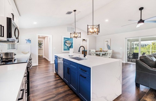East Rocks Casa | Banyan Beach House on the west end in East Rocks neighborhood!