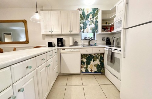 Nawiliwili Condominio | Banyan Harbor #E56, Walk to Beach, Wifi, AC, Pool, Parking, Laundry