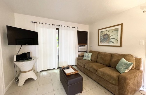 Nawiliwili Condominio | Banyan Harbor #E56, Walk to Beach, Wifi, AC, Pool, Parking, Laundry