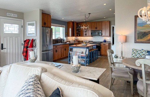 Bodega Bay Casa | Banyan House - Quaint Beach Cottage.