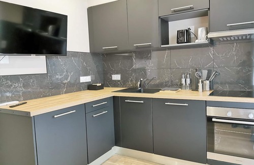 Moyen-Vernet Apartamento | Banyuls-Suite-Suite-Bañera de hidromasaje-vista al canal