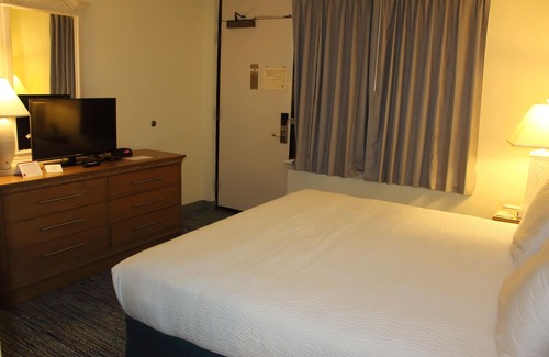 Northeast Virginia Beach Complejo | Barclay Towers Resort Oceanfront Unit with Oceanfront Balcony or Oceanview Patio
