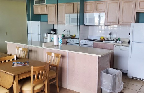 Northeast Virginia Beach Complejo | Barclay Towers Resort Oceanfront Unit with Oceanfront Balcony or Oceanview Patio
