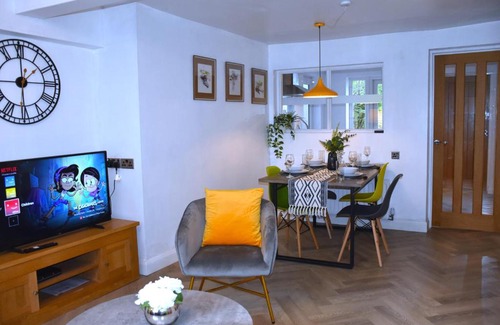 City Centre Casa | Bard's Nest Scholars Cottage, Central Stratford, 5 mins walk to RSC