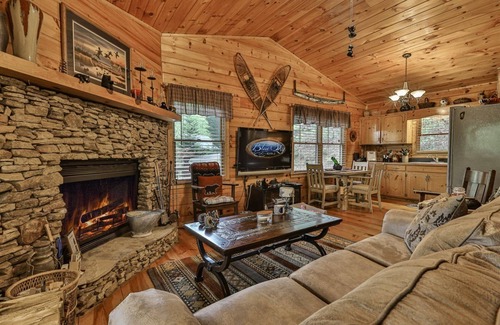 Blue Ridge Cabina | Bare Bear | Cherry Log, Ga