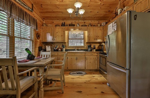 Blue Ridge Cabina | Bare Bear | Cherry Log, Ga