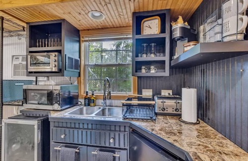 Gulfport Apartamento | Bare Feet Bunkhouse-Close to beach & dog friendly