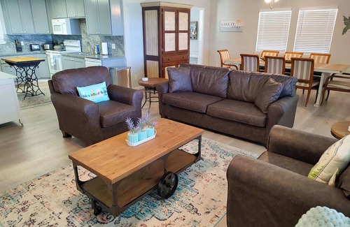 Kingsland Casa | Bare Feet Retreat: Family-Friendly Lakefront Escape.