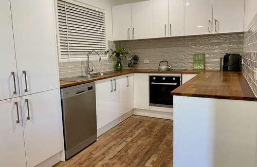 Coolangatta Casa | Barefoot & Beachy! Pet friendly 4 bedroom beach house sleeps up to 11