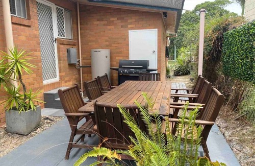 Coolangatta Casa | Barefoot & Beachy! Pet friendly 4 bedroom beach house sleeps up to 11