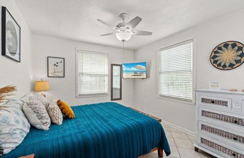 Bid-a-wee Beach Casa | Barefoot Bungalow - Private Beach Access, Dog-Friendly, 1940s Home 1 Block to Beach, FREE Daily Activities!