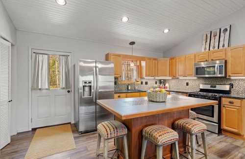 Burnsville Cabina | Barefoot Cabin with Extras
