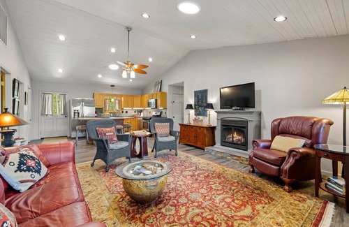 Burnsville Cabina | Barefoot Cabin with Extras