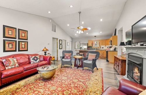 Burnsville Cabina | Barefoot Cabin with Extras