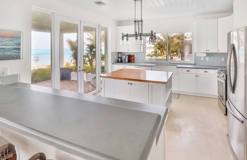 Alice Town Casa | Barefoot Haven-4 Bedroom Beachfront Home- RWBimini/Bimini Bay Community