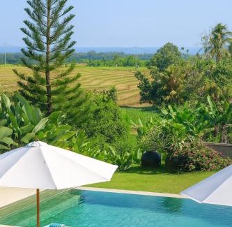 East Selemadeg Chalet De Esquí | Barefoot in the Heart