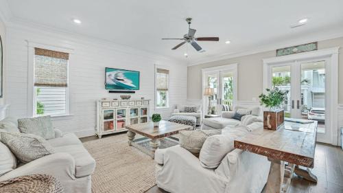 Santa Rosa Beach Casa | Barefoot Paradise by AvantStay Walk to Beach Pool Bikes