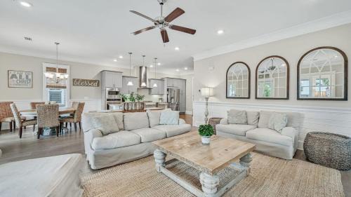 Santa Rosa Beach Casa | Barefoot Paradise by AvantStay Walk to Beach Pool Bikes