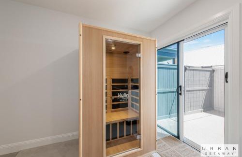 Bargara Casa | Bargara Coastal Luxe Aircon, Outside Pet, Sleeps 8