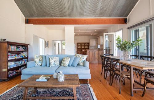 Flinders Casa | Barker Cottage with Spa in Flinders