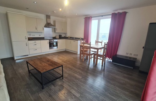 Thames Apartamento | Barking 2 Bed Apt with Parking & Good Travel Links