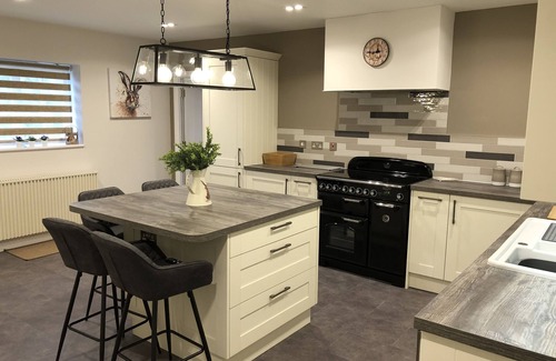 Hallington Cabaña | Conversión de granero, ligera y moderna, recientemente terminada en la zona rural de Northumberland