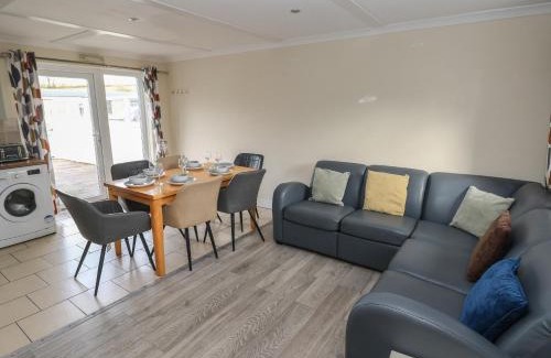 Llanybri Casa | Barn Cottage