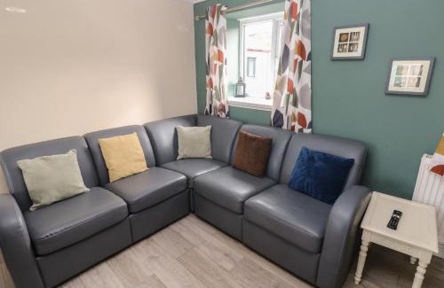 Llanybri Casa | Barn Cottage
