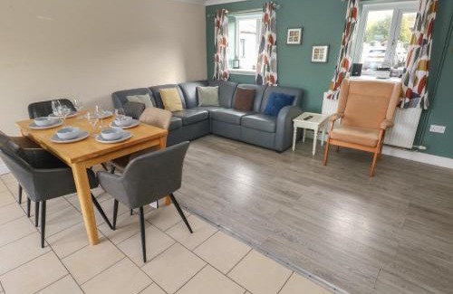 Llanybri Casa | Barn Cottage