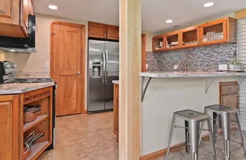 St. Cloud Casa | Barn Retreat with Hot Tub Centrally-located yet Secluded