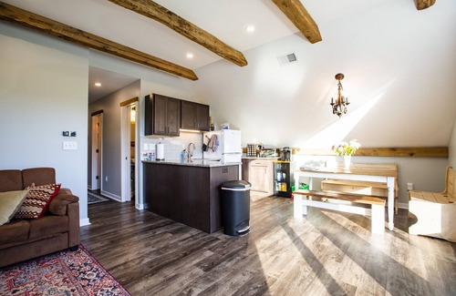 Stewartstown Casa | Barn Retreat with hot tub and patio!