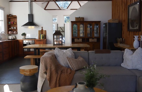 Somerville Casa | Barn Stay Hideaway "The Barn"