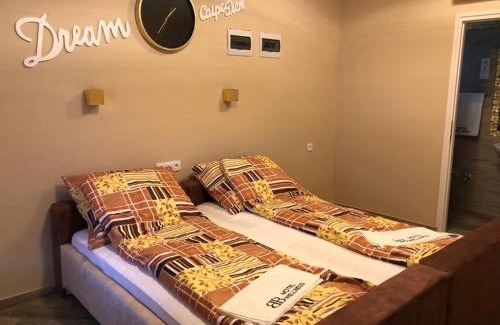 Korostetetlen Casa | Barna Bár Motel&Apartman