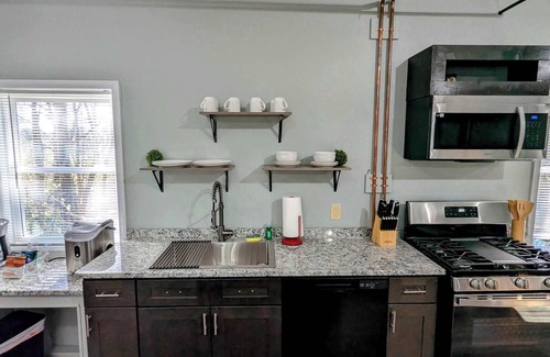 Andrews Cabina | Barndomenium 60 acre retreat *New Listing*