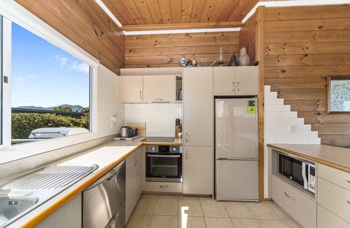 Taupo Casa | Barne the Bentley - Taupo Holiday Home