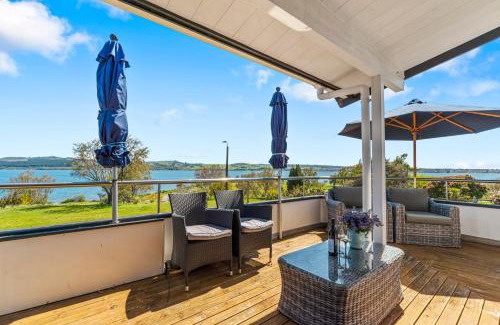 Wharewaka Casa | Barne the Bentley - Taupo Holiday Home
