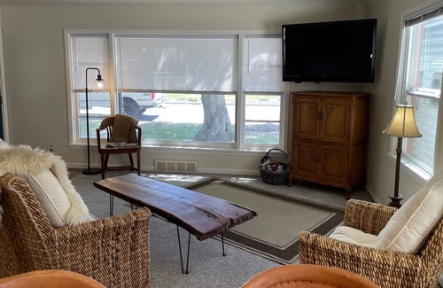 Prineville Casa | Barnes Butte Bungalow (6 people)