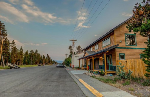 West Yellowstone Casa | Barnes on Boundary Unit A