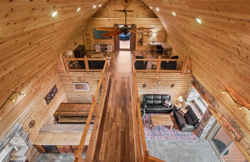 Arena Casa | Barnhouse! Mini Golf, Slide, Theater, Arcade/Games, Pool/Hot Tub/Sauna, Home Gym