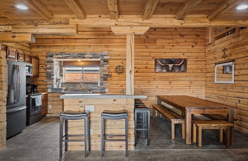 Arena Casa | Barnhouse! Mini Golf, Slide, Theater, Arcade/Games, Pool/Hot Tub/Sauna, Home Gym