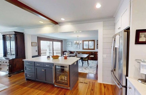 Barnstable Casa | Barnstable Beachfront Beauty, Heated Pool: 070-Ba