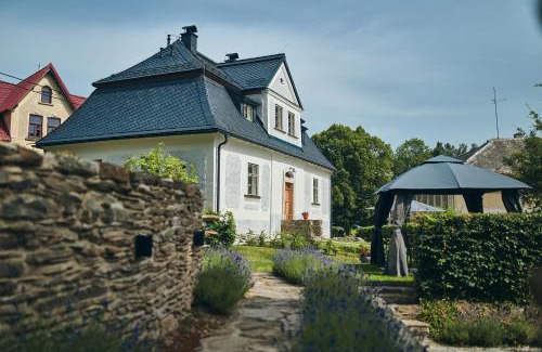 Splzov Apartamento | Barokní kaplanka 1796 A. D. - luxusní apartmány v Českém ráji